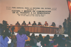 Un Forum spécial pour la réforme de l’État a eu lieu en 1996 au Chiapas, Mexique, dans le cadre des négociations pour un accord de paix en vue de la reprise du dialogue de San Andrés. Les comités civils et de nombreuses organisations de divers horizons ont été invités par l’EZLN. / Photographie de Constance Vaudrin